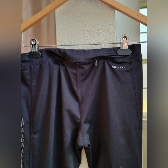 Nike black power essential leggings size medium - Picture 5 of 5